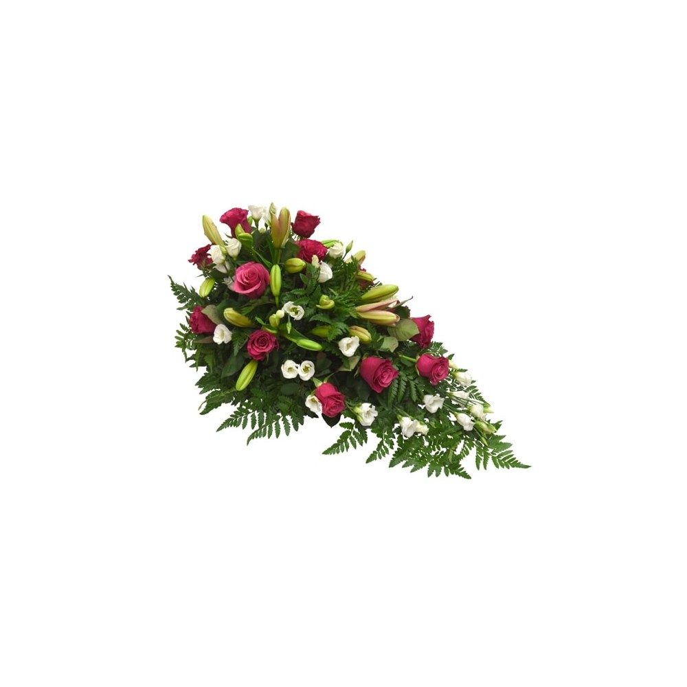 Låg begravningsdekoration med cerise rosor, vit lisianthus, rosa liljor på en bas av grönt hos Bellis blomsterhandel.