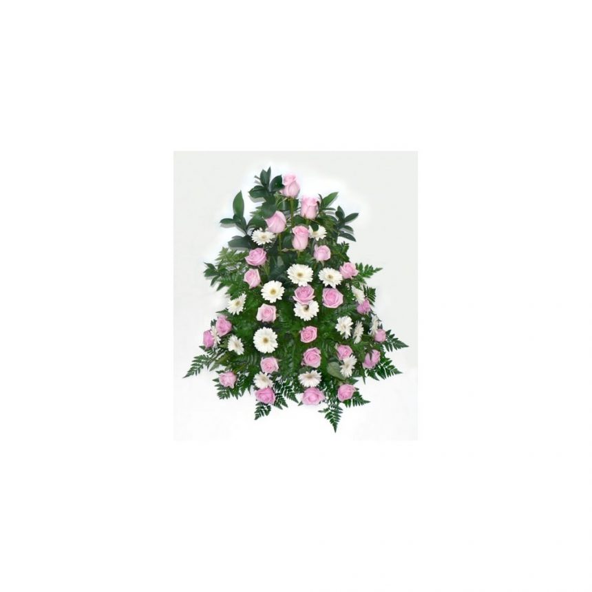 Hög begravningsdekoration i rosa och vitt hos Bellis blomsterhandel.