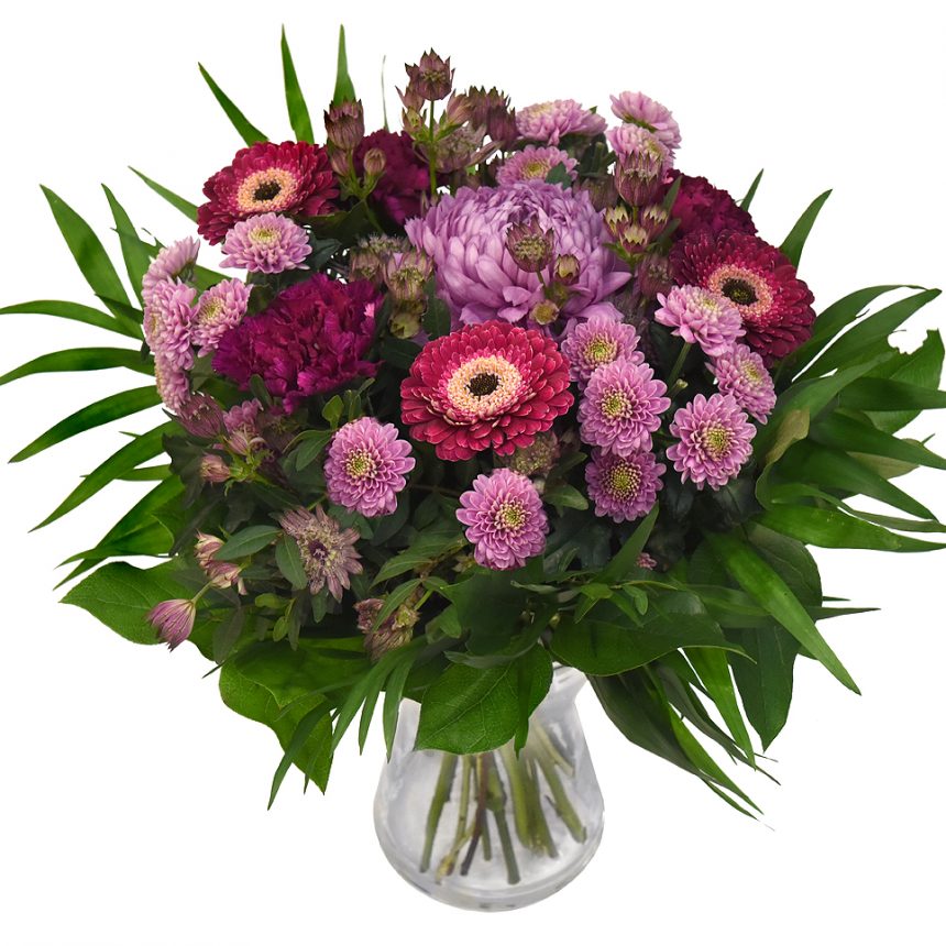 Rund Bukett med blommor i lila toner från bellis blomsterhandel